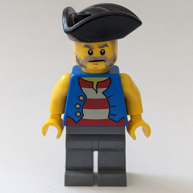 Pirate, gilet bleu ouvert sur chemise rayée rouge et blanche, chapeau tricorne noir (Pirate, Open Blue Vest over Red and White Striped Shirt, Black Tricorne Hat)