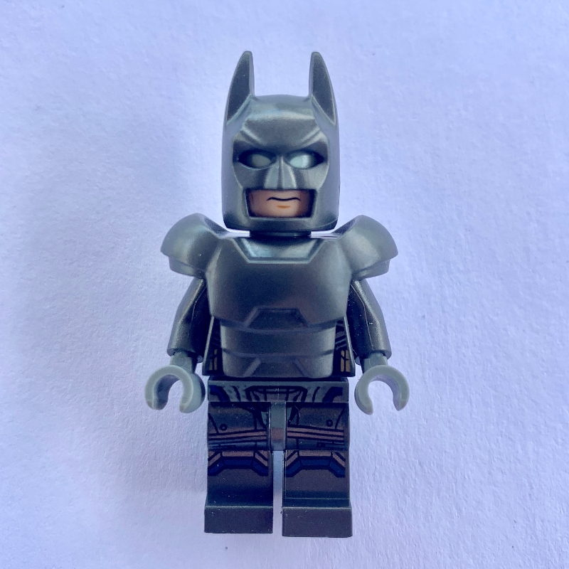 Batman, tenue titane nacré, cagoule gris foncé nacré, armure, lueur dans la tête sombre (Batman, Pearl Titanium Suit, Pearl Dark Gray Cowl, Armor, Glow in the Dark Head)