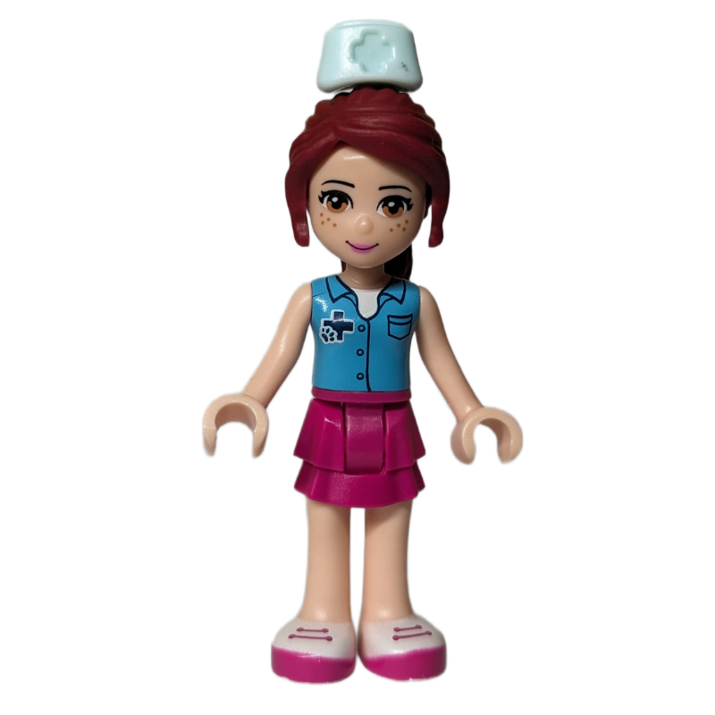 Mia - chemise azur moyen, jupe magenta, vétérinaire, chapeau d'infirmière (Mia - Medium Azure Shirt, Magenta Skirt, Veterinarian, Nurse Hat)