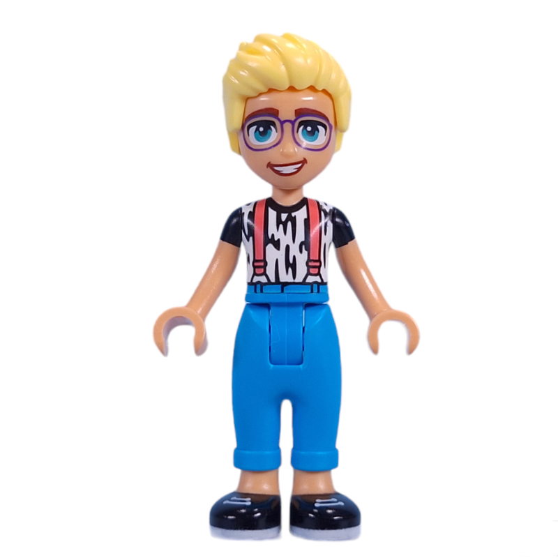 Olly — chemise à motif imprimé animalier, pantalon azur foncé, chaussures noires (Olly - Animal Print Shirt, Dark Azure Pants, Black Shoes)