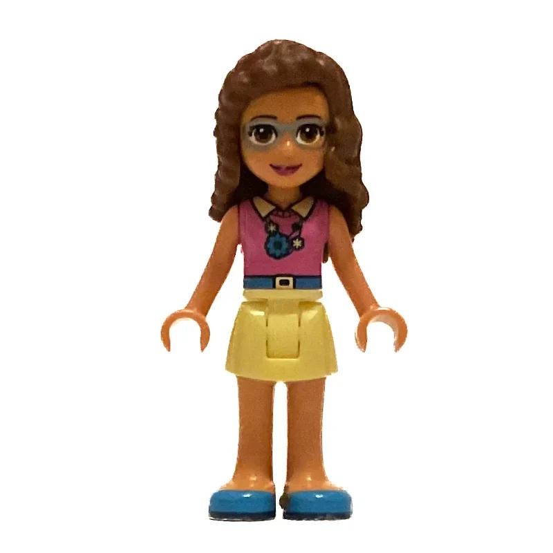 Olivia - haut magenta, jupe jaune clair, lunettes de soleil (Olivia - Magenta Top, Bright Light Yellow Skirt, Sunglasses)