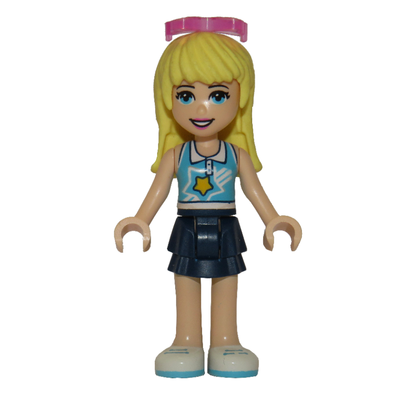 Stephanie — haut azur moyen, jupe bleu foncé, lunettes de soleil (Stephanie - Medium Azure Top, Dark Blue Skirt, Sunglasses)