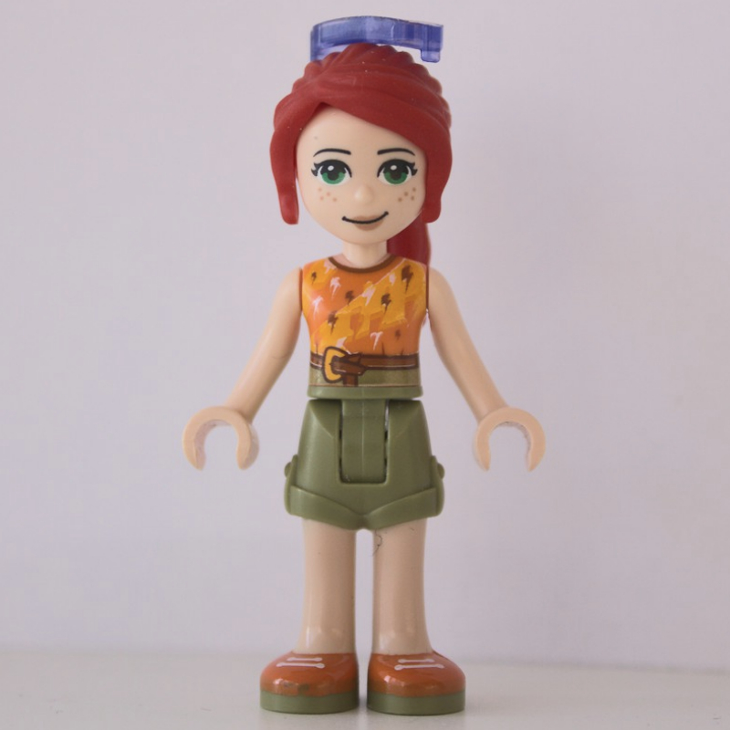 Mia — haut orange, jupe vert olive, lunettes de soleil (Mia - Orange Top, Olive Green Skirt, Sunglasses)