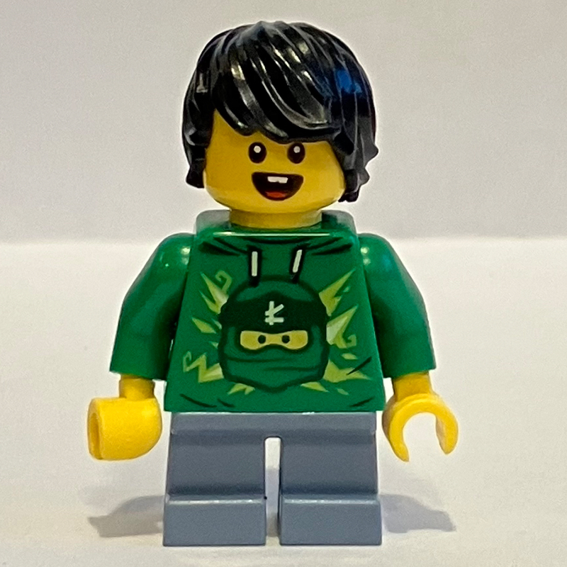 Kid - torse vert, jambes bleu sable, cheveux noirs (Kid - Green Torso, Sand Blue Legs, Black Hair)