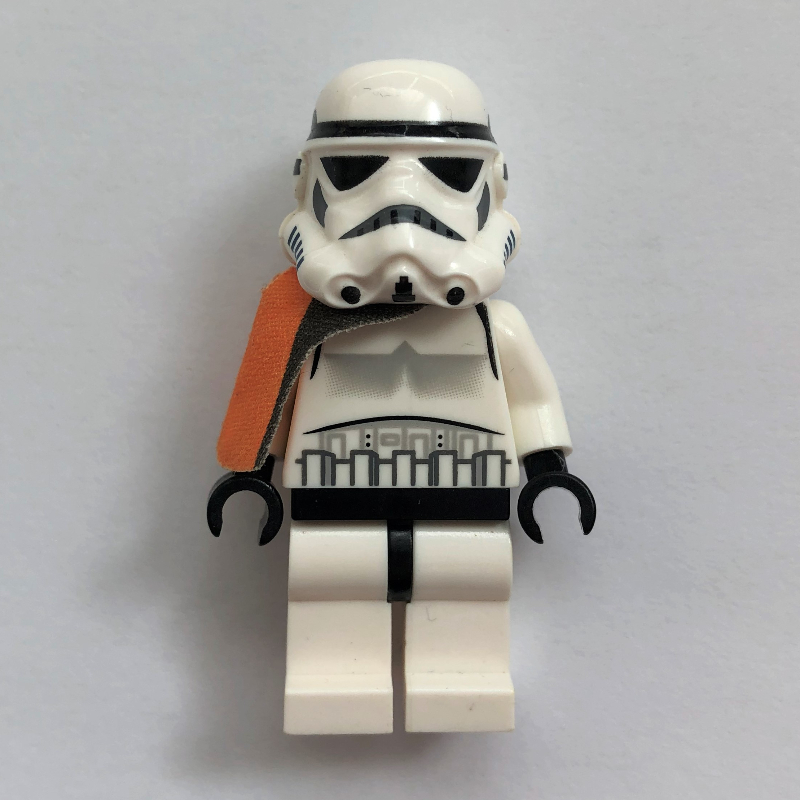 Sandtrooper chef d'équipe / capitaine, épaulière orange, support de cou, tête noire unie, motif imprimé bouche pointillée (Sandtrooper Squad Leader / Captain, Orange Pauldron, Neck Bracket, Plain Black Head, Dotted Mouth print)