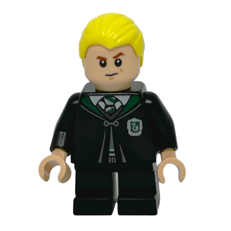 Drago Malefoy, robe de Serpentard fermée avec blason, jambes courtes (Draco Malfoy, Closed Slytherin Robes with Crest, Short Legs)