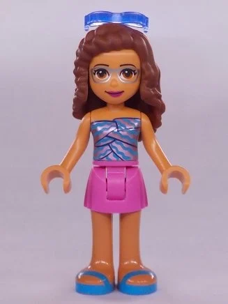 Olivia — haut lavande, jupe rose foncé, lunettes de soleil (Olivia - Lavender Top, Dark Pink Skirt, Sunglasses)