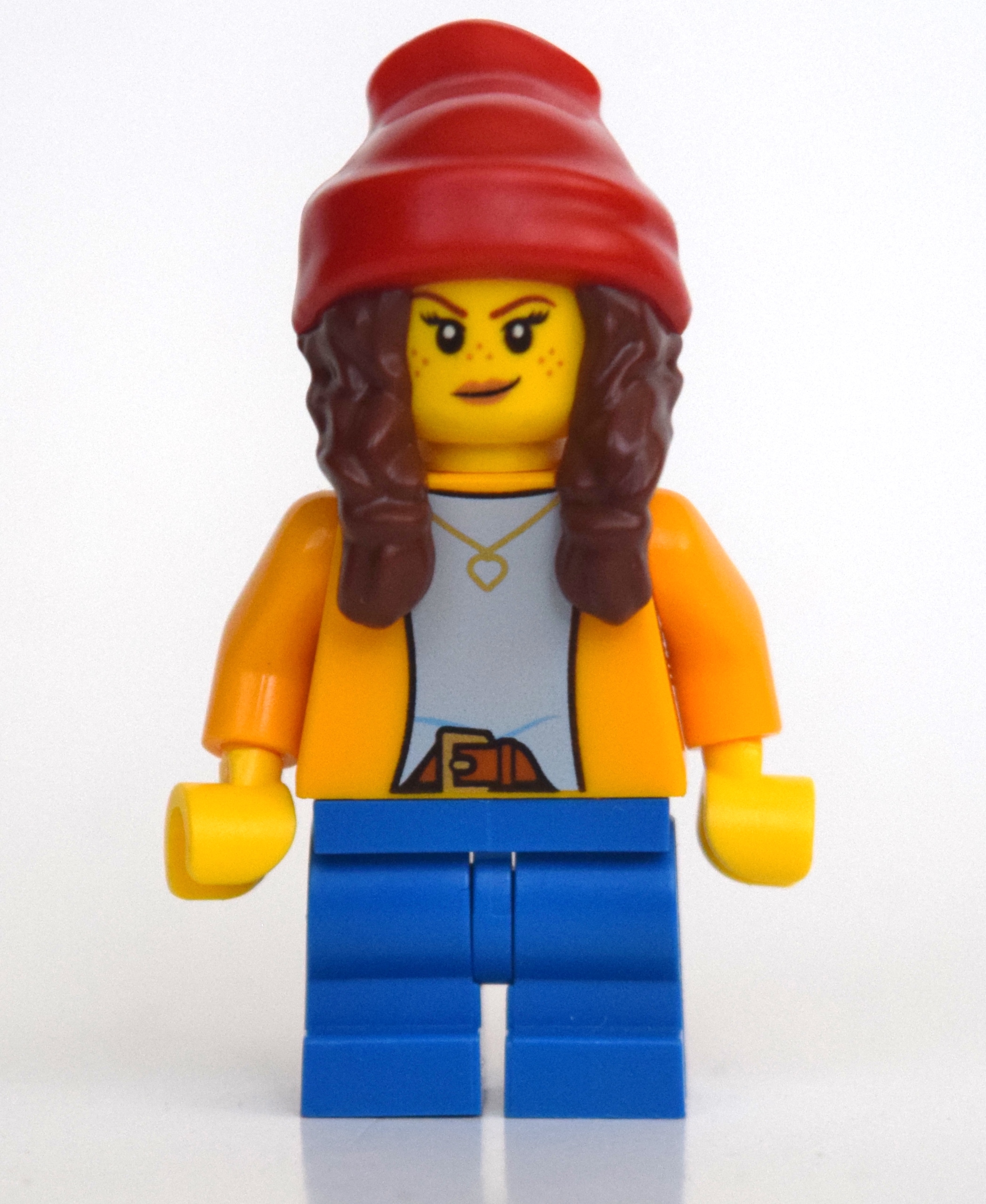 Fille, chemise orange clair vif, jambes moyennes bleues, bonnet rouge avec tresses (Girl, Bright Light Orange Shirt, Blue Medium Legs, Red Beanie with Braids)