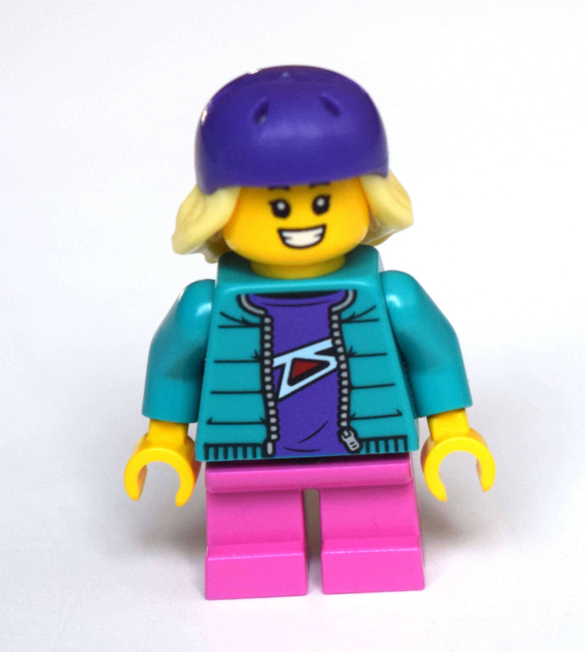 Fille, veste turquoise foncé, courtes jambes rose foncé, casque de vélo violet foncé (Girl, Dark Turquoise Jacket, Short Dark Pink Legs, Dark Purple Bike Helmet)
