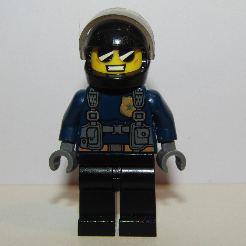 Duke DeTain, casque noir avec visière (Duke DeTain, Black Helmet with Visor)