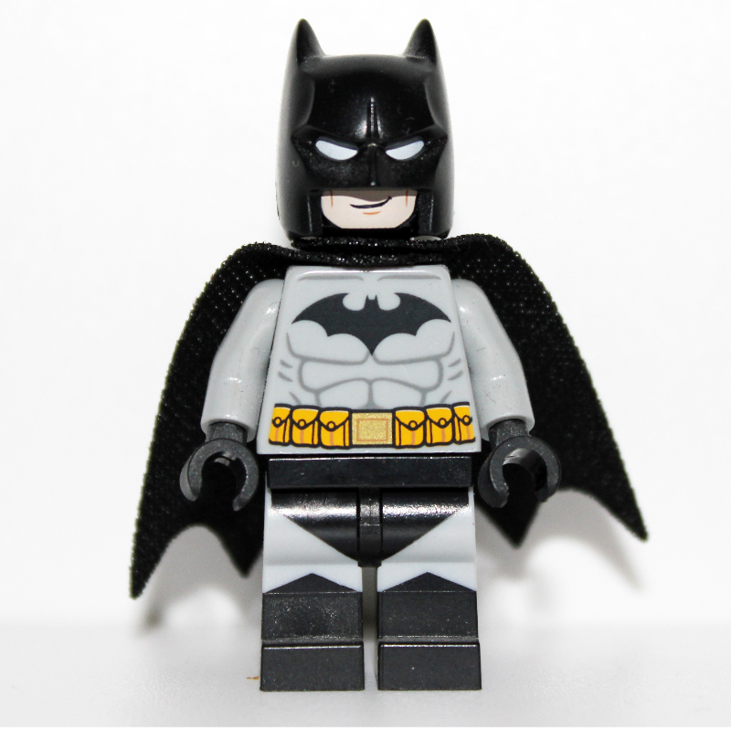 Batman, costume gris bleuté clair, cape et capot noirs, tête noire (Batman, Light Bluish Gray Suit, Black Cape and Cowl, Black Head)