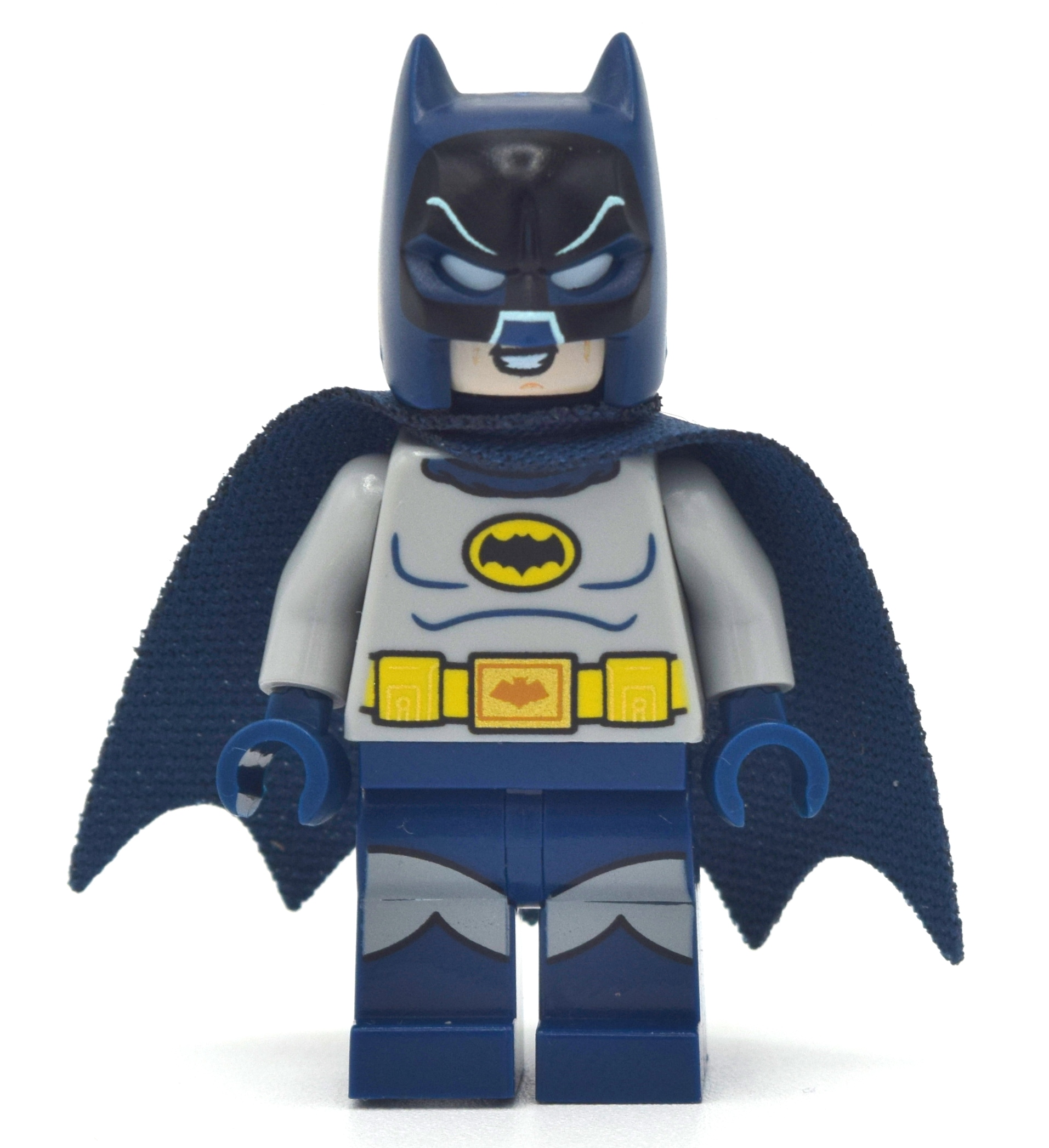 Batman, tenue gris bleuté clair, cape et cagoule bleu foncé (60's tv série) (Batman, Light Bluish Gray Suit, Dark Blue Cape and Cowl (60's TV Series))