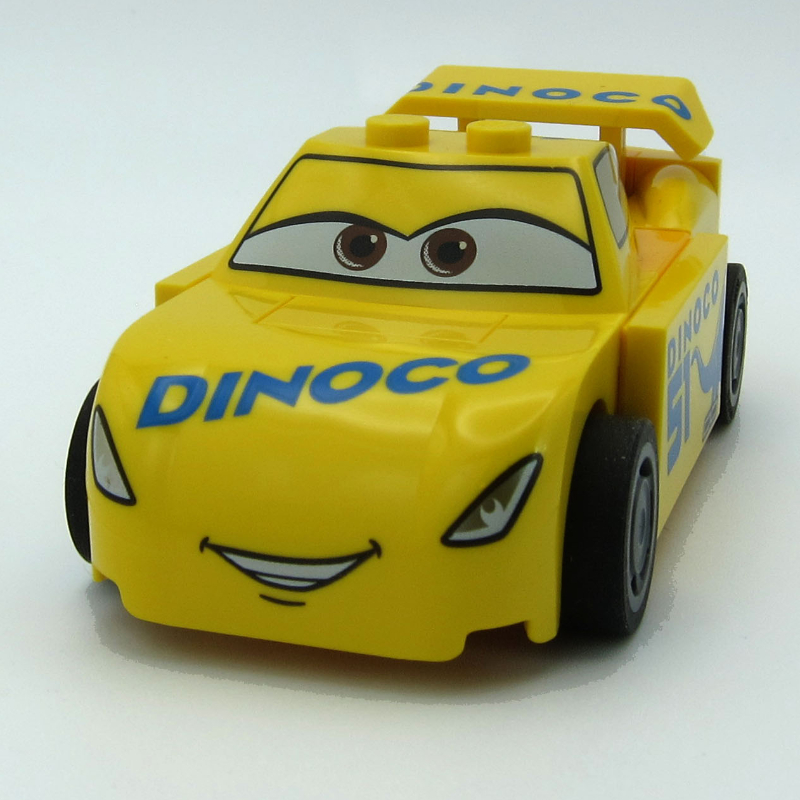 Cruz ramirez, grand logo dinoco (Cruz Ramirez, Large Dinoco Logo)