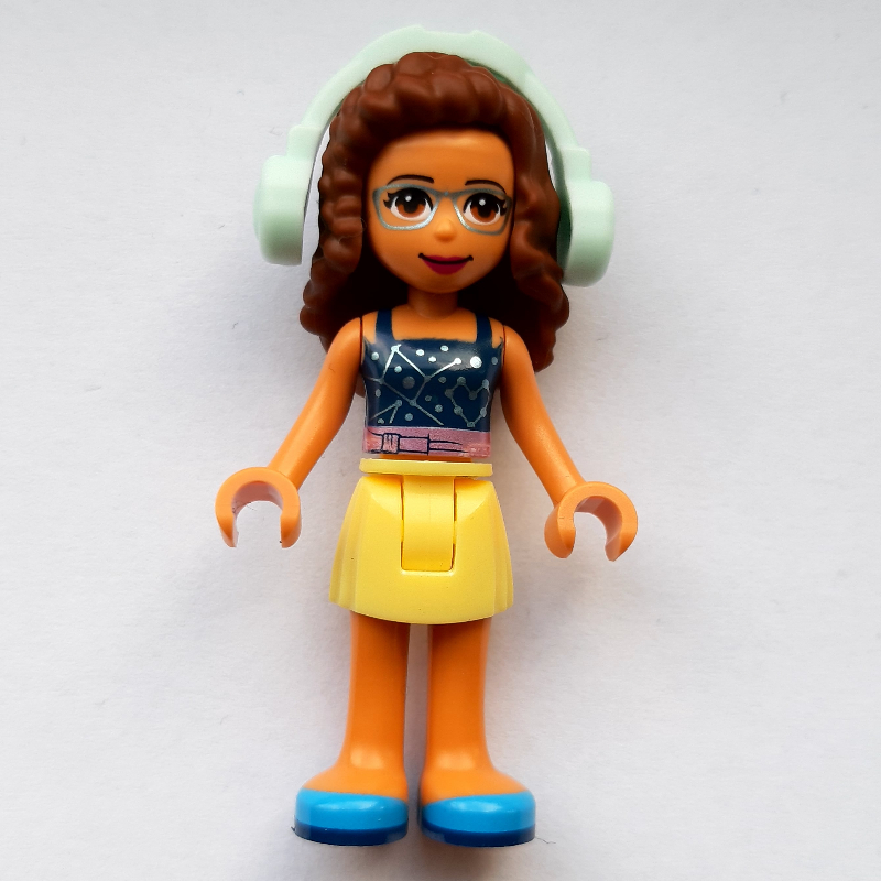 Olivia — haut bleu foncé, jupe jaune clair vif, casque vert d’eau clair (Olivia - Dark Blue Top, Bright Light Yellow Skirt, Light Aqua Headphones)