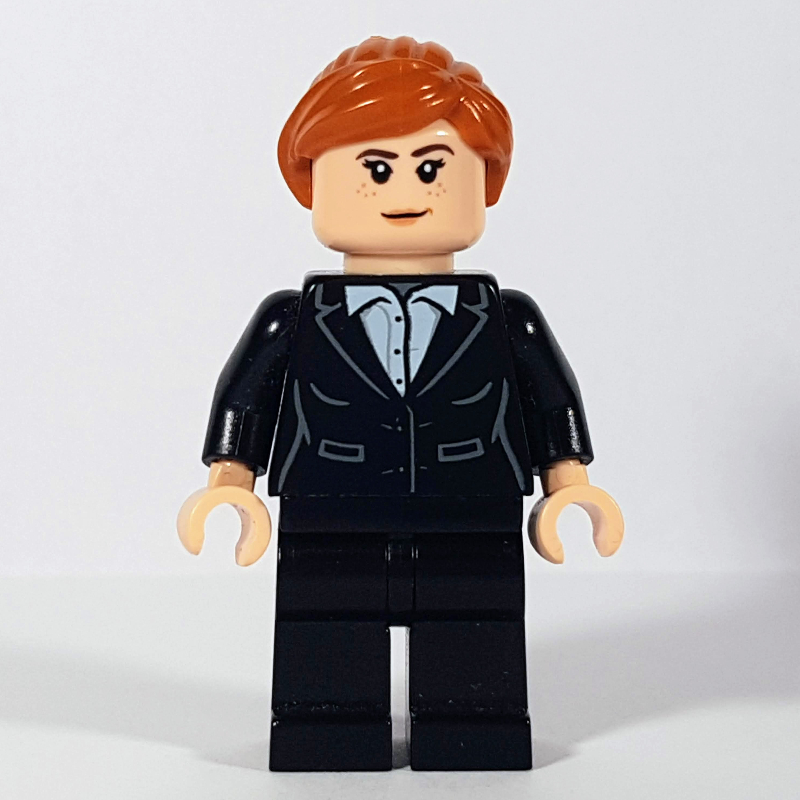 Pepper Potts, tenue noire, queue de cheval (Pepper Potts, Black Suit, Ponytail)