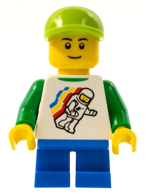 Garçon, flottant homme de l'espace classique sur la chemise, courtes jambes bleues, casquette vert citron, sourcils noirs (Boy, Floating Classic Spaceman on Shirt, Short Blue Legs, Lime Cap, Black Eyebrows)