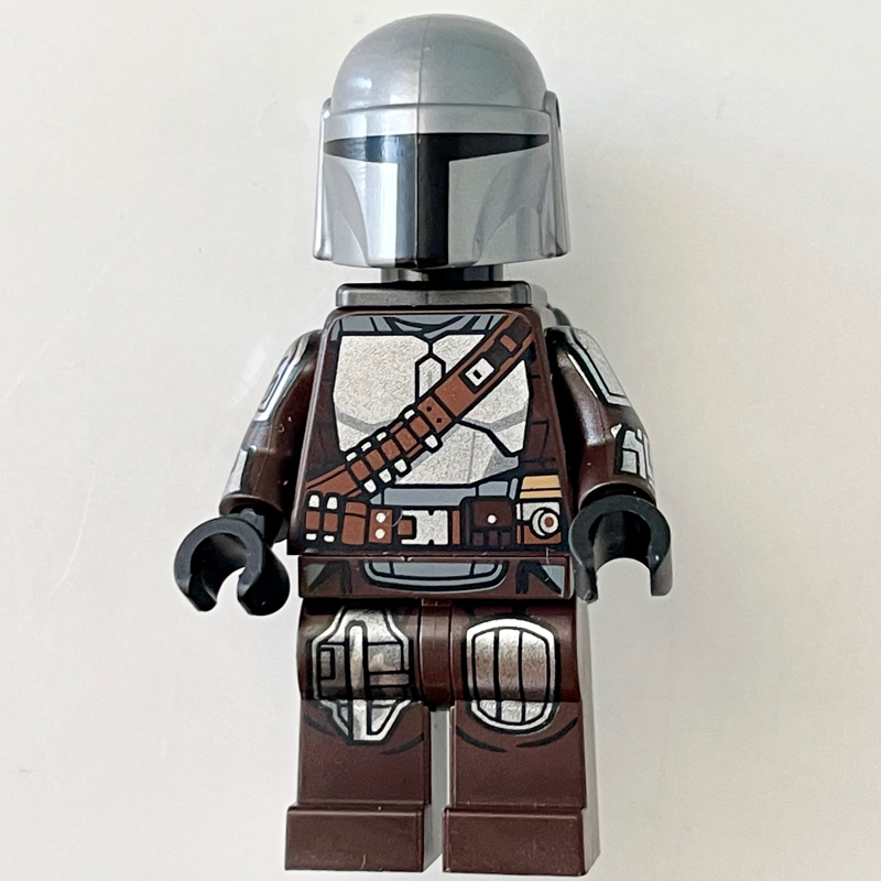 Le mandalorian / Din Djarin, tenue marron foncé avec jet pack, tête noire (The Mandalorian / Din Djarin, Dark Brown Outfit with Jet Pack, Black Head)