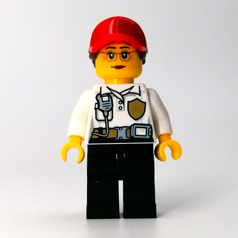 Pompier, torse blanc, jambes noires, casquette rouge (Firefighter, White Torso, Black Legs, Red Cap)