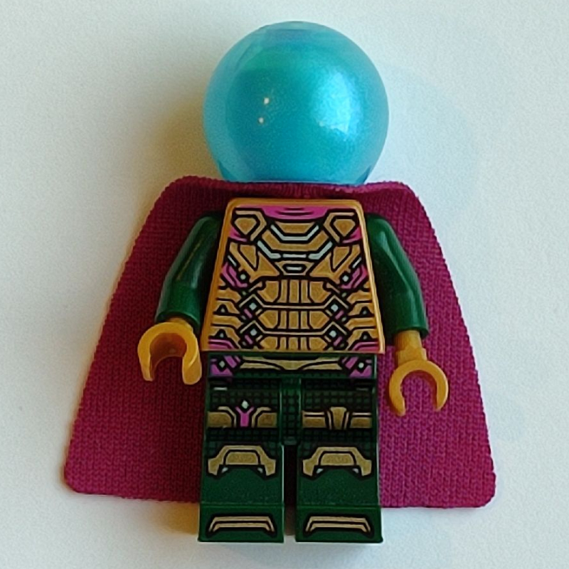 Tenue mysterio, perle or et vert foncé (Mysterio, Pearl Gold and Dark Green Outfit)