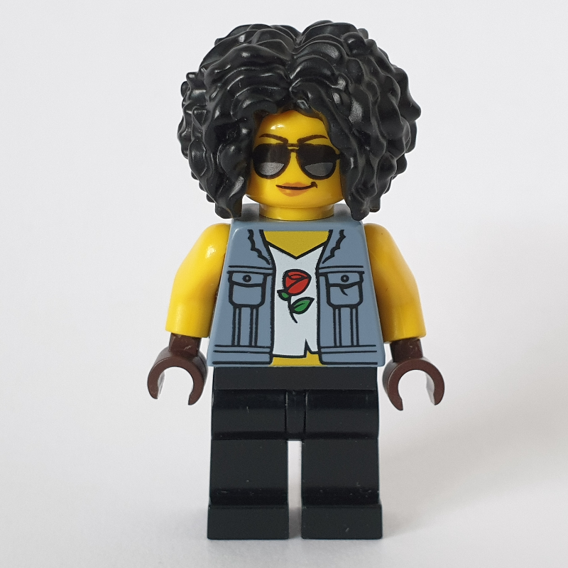 Femme, veste bleu sable, jambes noires, cheveux noirs (Woman, Sand Blue Vest Jacket, Black Legs, Black Hair)