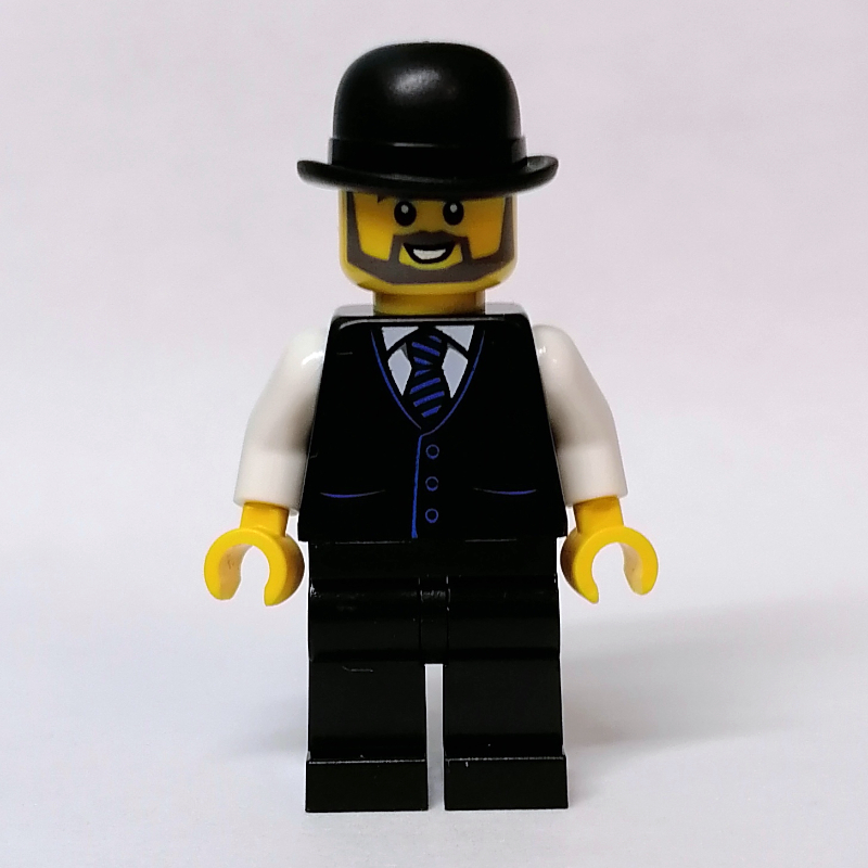 Tenue noire, chemise blanche, chapeau noir (Black Suit, White Shirt, Black Hat)