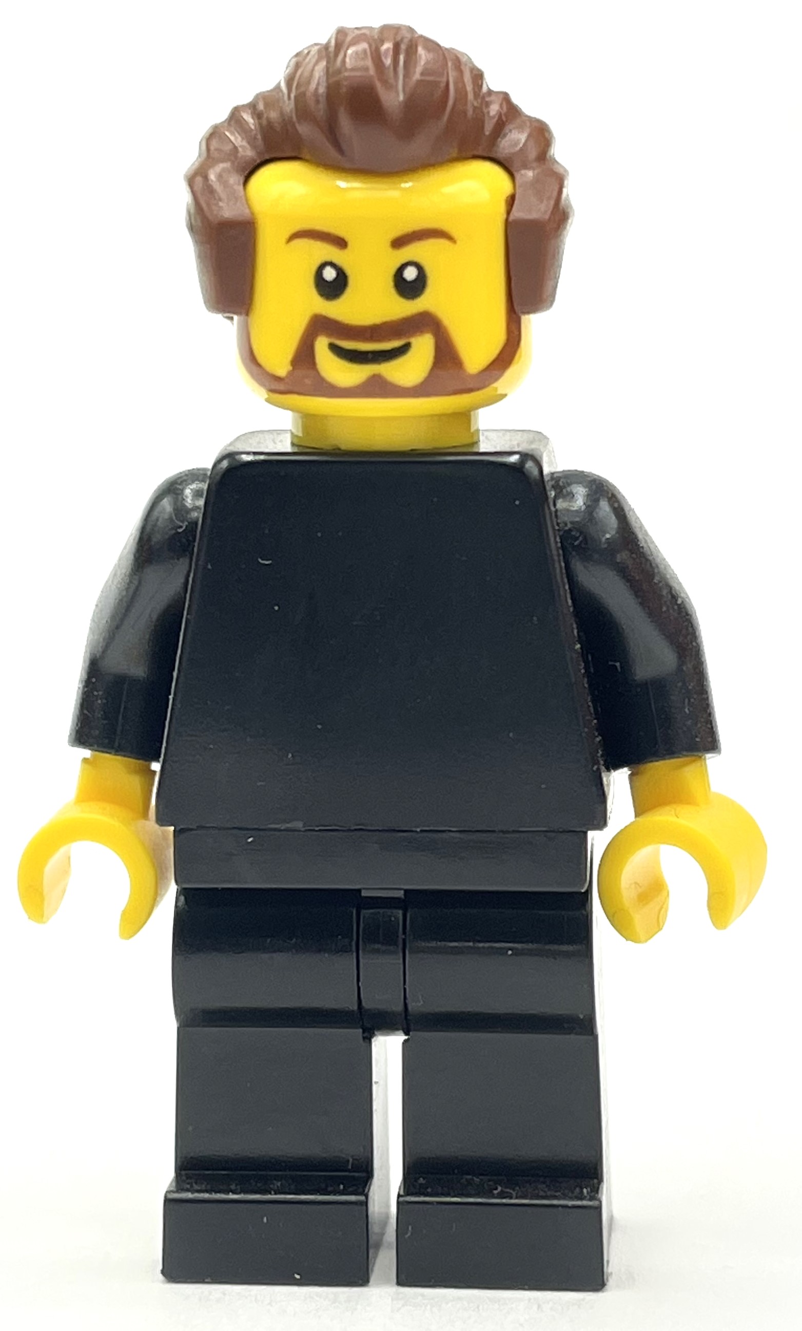 Homme, noir, cheveux brun rougeâtre (Man, Black, Reddish Brown Hair)