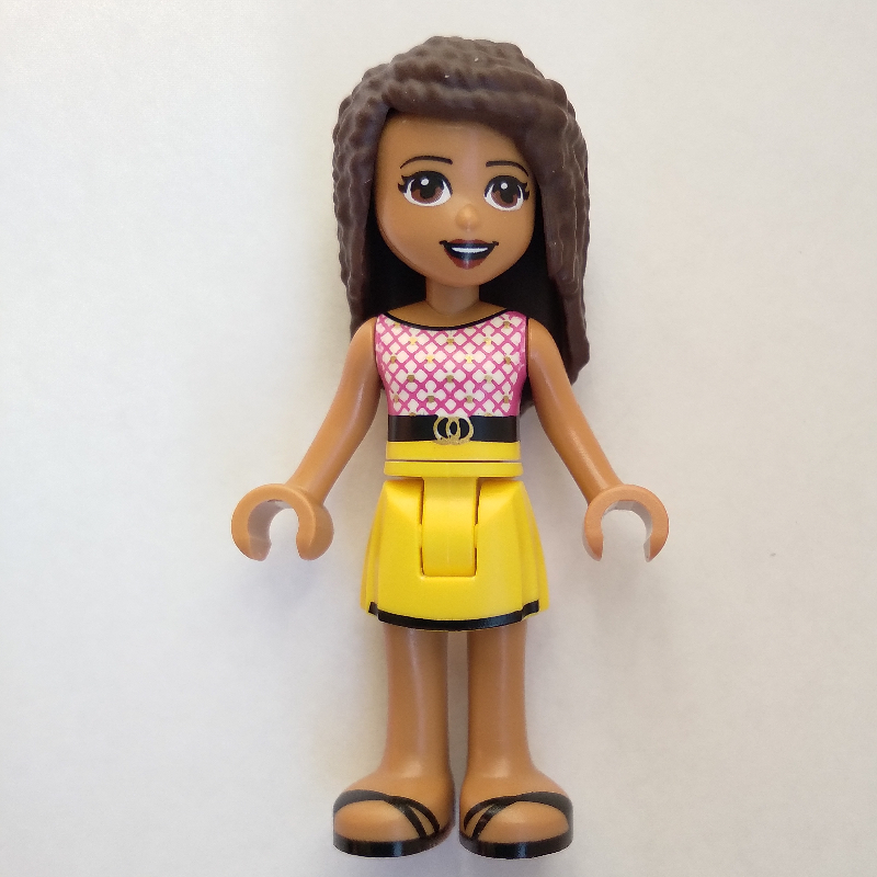 Andrea — haut magenta et blanc, jupe jaune (Andrea - Magenta and White Top, Yellow Skirt)