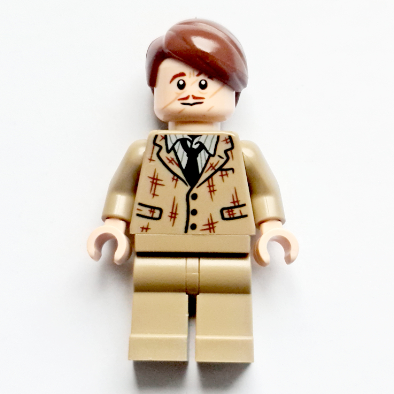 Remus Lupin, tenue beige foncé, cheveux brun rougeâtre (Remus Lupin, Dark Tan Suit, Reddish Brown Hair)