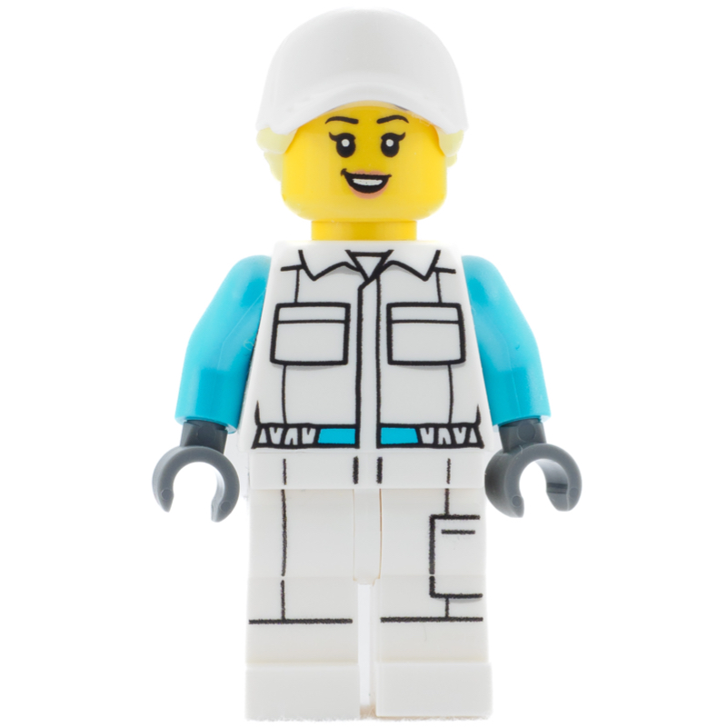 Femme, combinaison blanche et casquette (Woman, White Jumpsuit and Cap)
