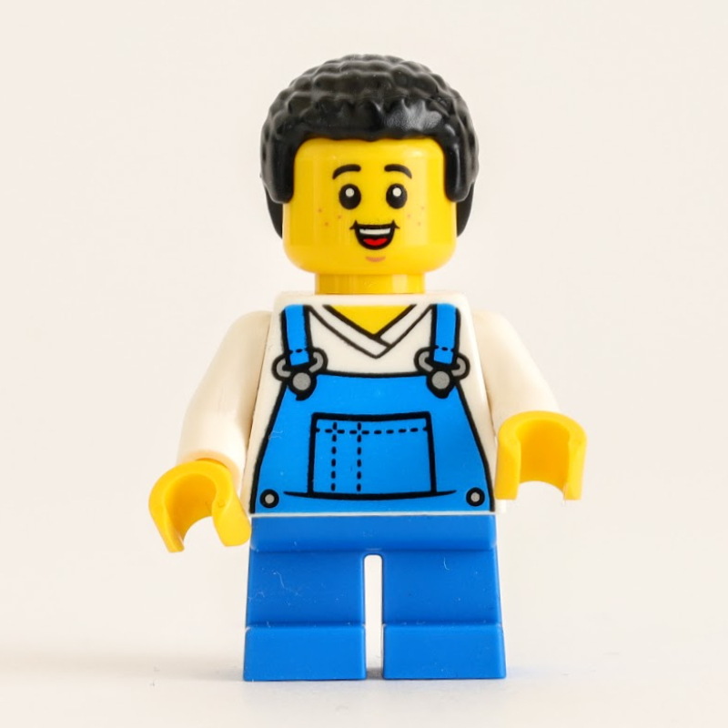 Garçon, salopette bleue, cheveux noirs (Boy, Blue Overalls, Black Hair)