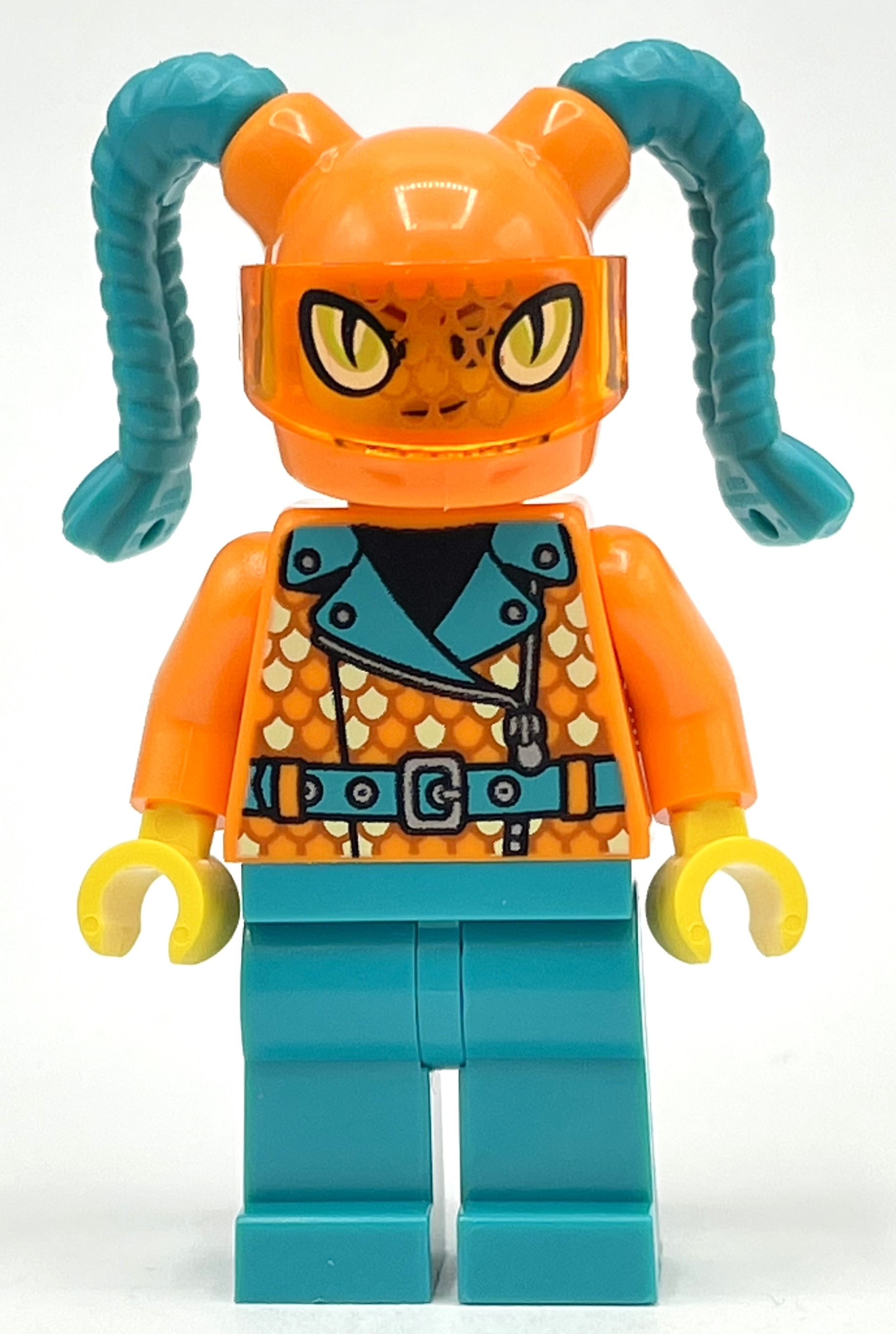 Torse orange, jambes turquoise foncé, casque orange avec des tresses turquoise foncé (Orange Torso, Dark Turquoise Legs, Orange Helmet with Dark Turquoise Braids)
