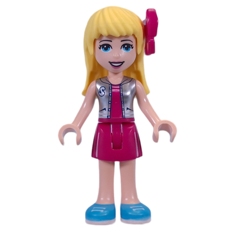 Stephanie — haut argenté, jupe magenta, noeud (Stephanie - Silver Top, Magenta Skirt, Bow)