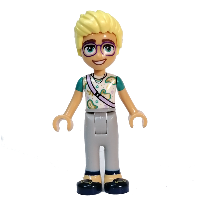 Olly - haut blanc, pantalon gris bleuté clair (Olly - White Top, Light Bluish Grey Pants)