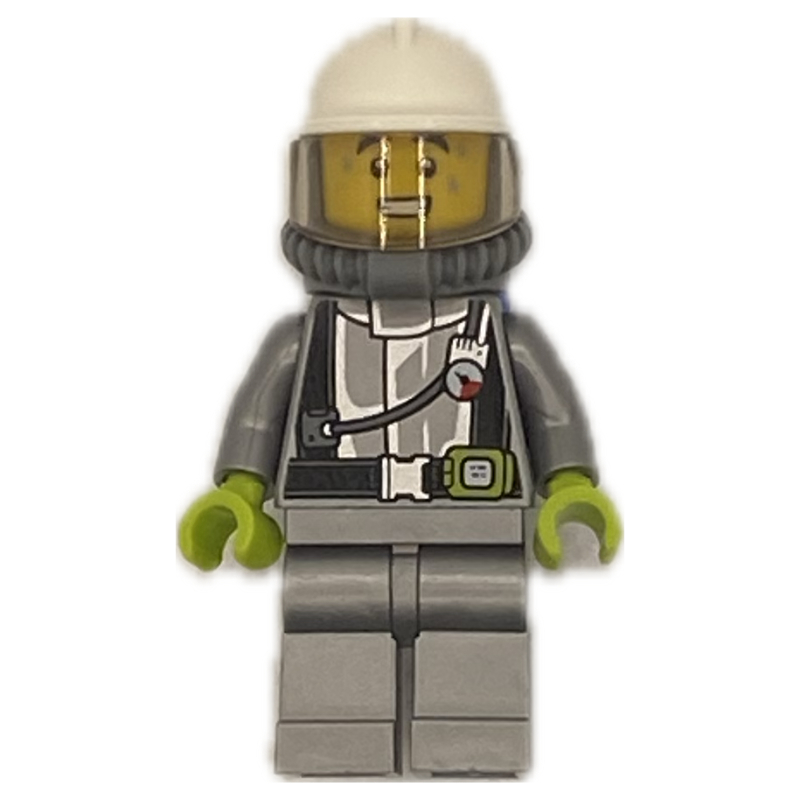 Pompier, tenue de pompier argentée, casque blanc avec visière, bouteilles d’air bleues (Firefighter, Silver Fire Suit, White Helmet with Visor, Blue Airtanks)
