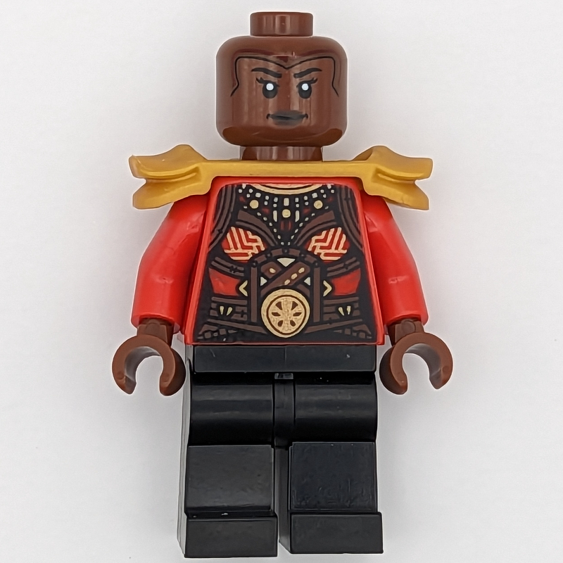 Okoye, armure d'épaule en or (Okoye, Gold Shoulder Armor)
