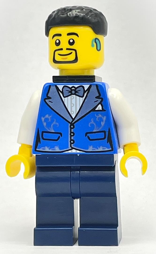 Bassiste - torse bleu, jambes bleu foncé, cheveux noirs, support de cou noir (Bass Player - Blue Torso, Dark Blue Legs, Black Hair, Black Neck Bracket)