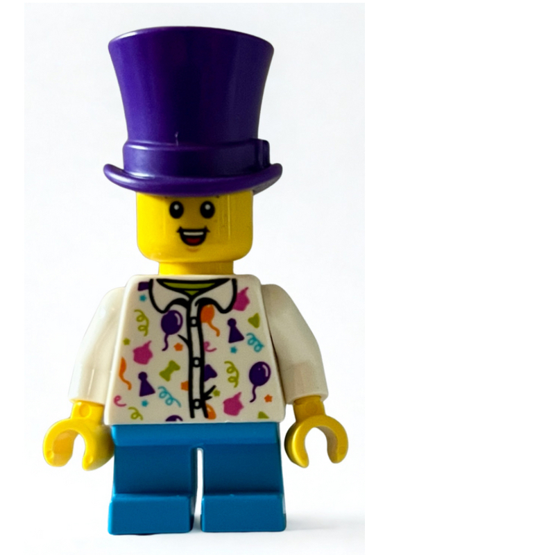 Garçon, chemise blanche avec des ballons, chapeau haut violet foncé (Boy, White Shirt with Balloons, Dark Purple Top Hat)