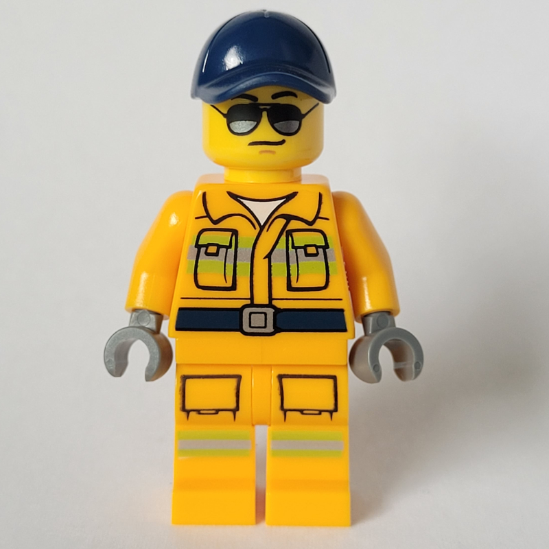 Pompier, tenue de pompier orange clair vif, casquette bleu foncé (Firefighter, Bright Light Orange Fire Suit, Dark Blue Cap)