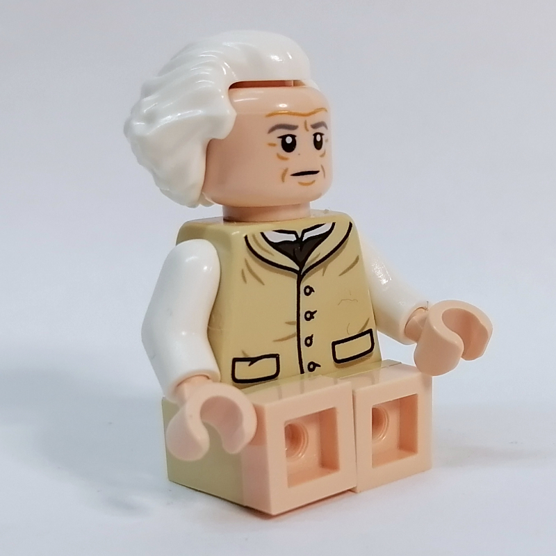 Bilbon Sacquet — cheveux blancs, assis (Bilbo Baggins - White Hair, Sitting)
