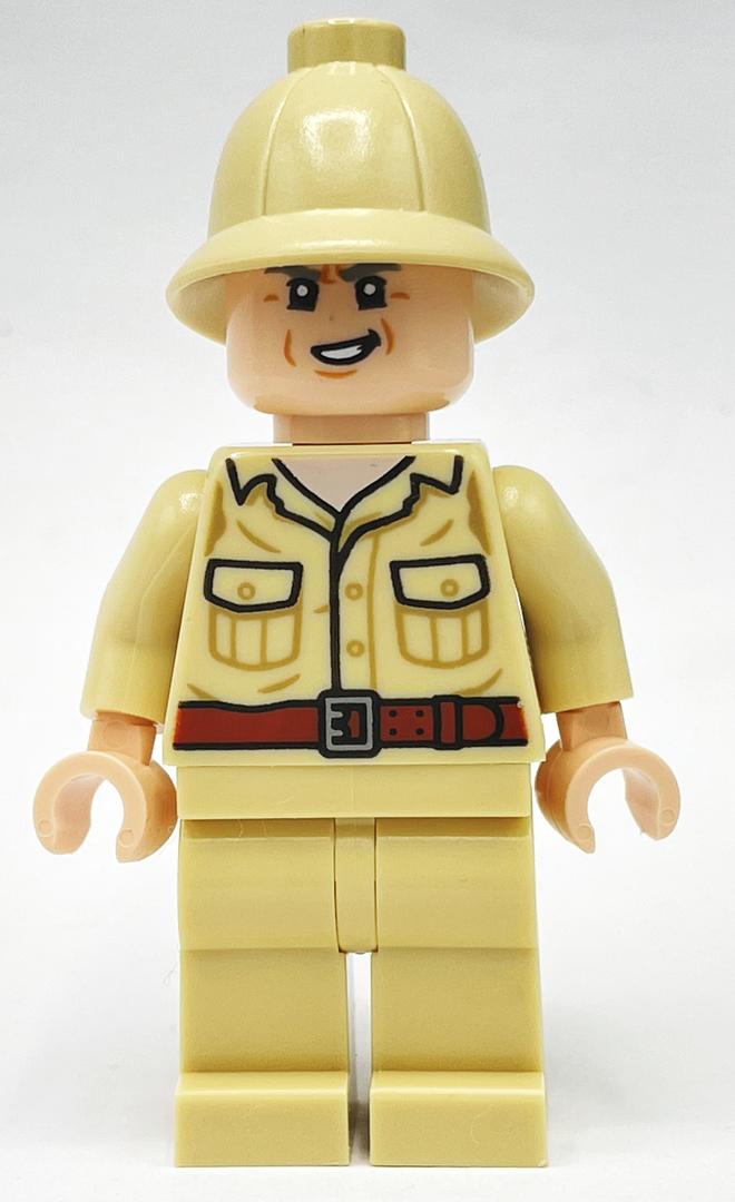 Rene belloq, tenue beige (Rene Belloq, Tan Outfit)