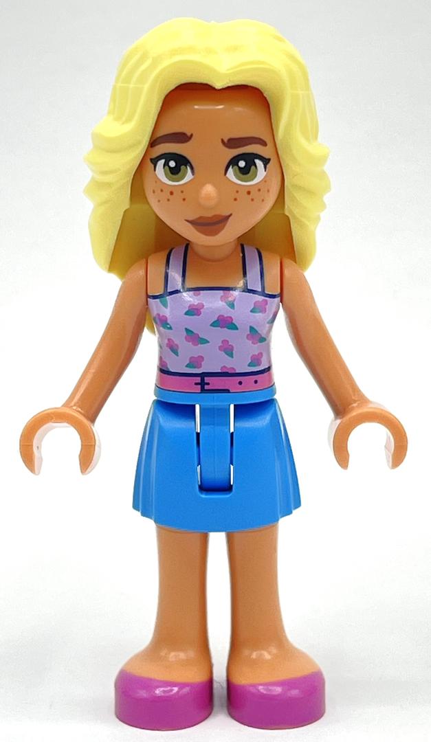 Dia - haut rose vif, short azur foncé (Dia - Bright Pink Top, Dark Azure Shorts)