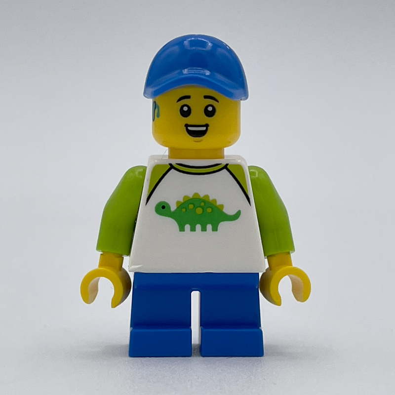 Garçon, chemise de dinosaure, courtes jambes bleues, casquette bleue (Boy, Dinosaur Shirt, Short Blue Legs, Blue Cap)