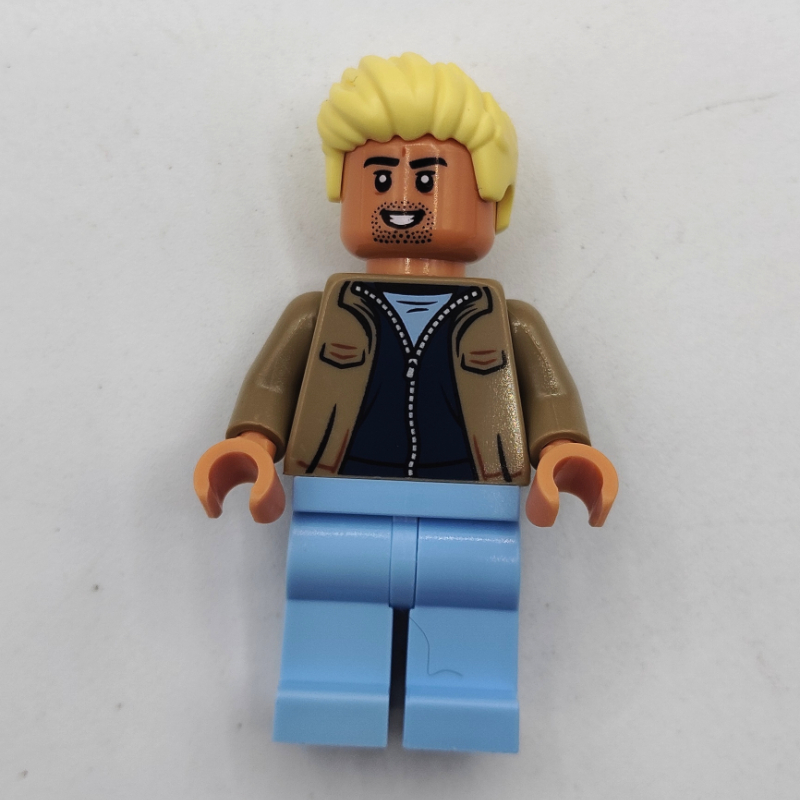 Fan de football, veste beige foncé, cheveux jaune clair vif (Soccer Fan, Dark Tan Jacket, Bright Light Yellow Hair)