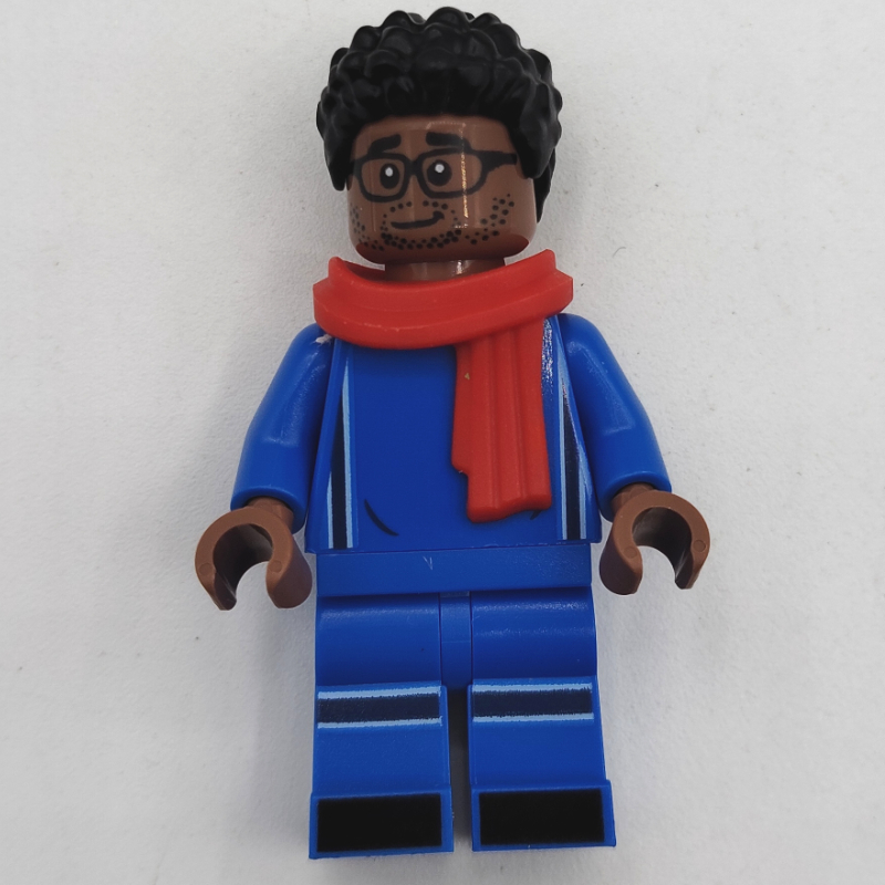 Fan de football, kit de football bleu, écharpe rouge, cheveux noirs (Soccer Fan, Blue Soccer Kit, Red Scarf, Black Hair)