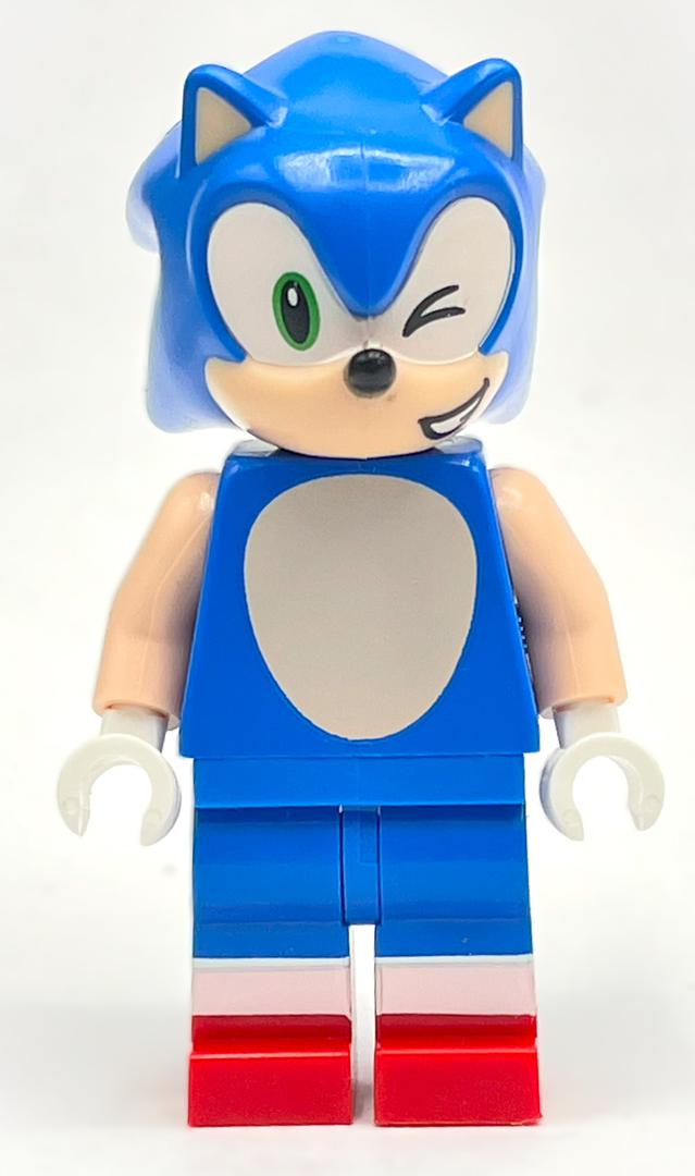 Sonic le hérisson, visage de nougat clair, yeux verts, clignement d'œil (Sonic the Hedgehog, Light Nougat Face, Green Eyes, Winking)