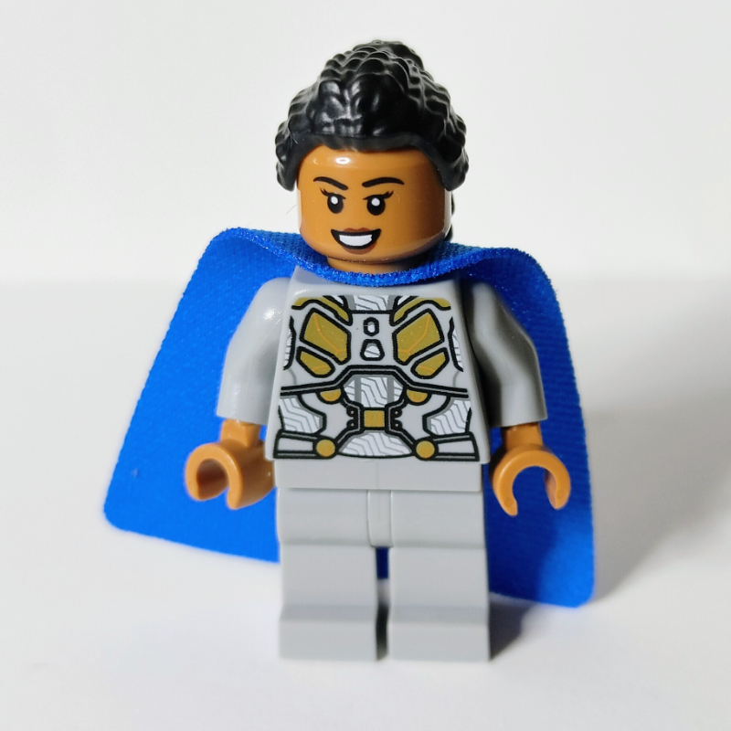 Valkyrie, tenue gris bleuté clair, cape bleue (Valkyrie, Light Bluish Gray Outfit, Blue Cape)