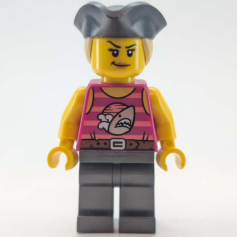 Pilote de course - torse magenta, pieds en titane perle, chapeau de pirate noir (Race Driver - Magenta Torso, Pearl Titanium Legs, Black Pirate Hat)