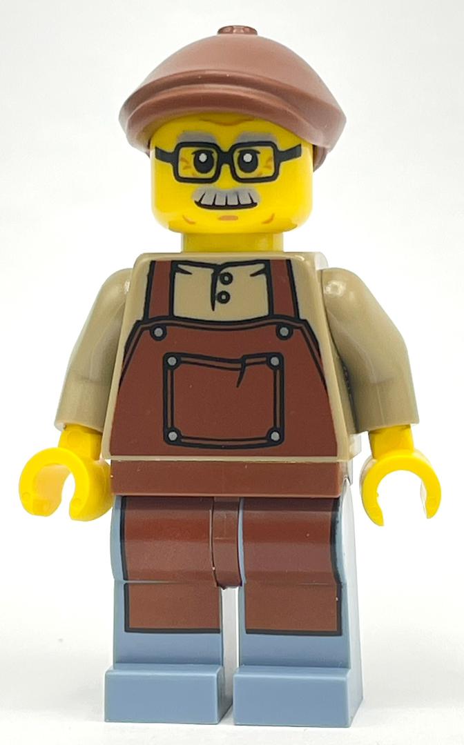 Homme, chemise beige foncé avec tablier brun rougeâtre, lunettes et moustache, chapeau brun rougeâtre (Man, Dark Tan Shirt with Reddish Brown Apron, Glasses and Moustache, Reddish Brown Hat)