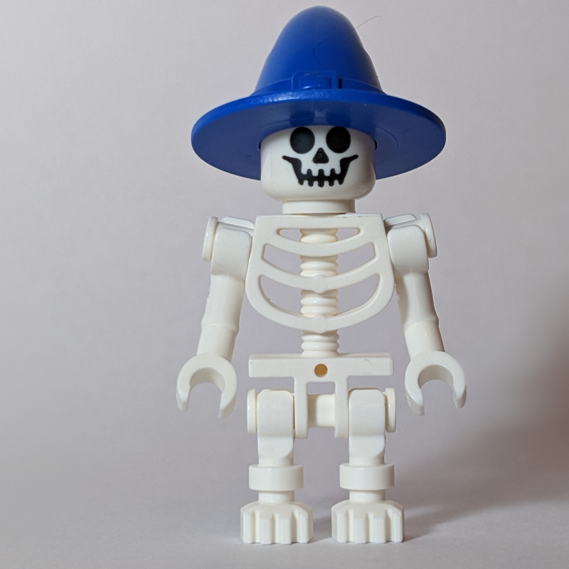 Squelette, visage standard, bras pliés, chapeau de magicien bleu (Skeleton, Standard Face, Bent Arms, Blue Wizard Hat)