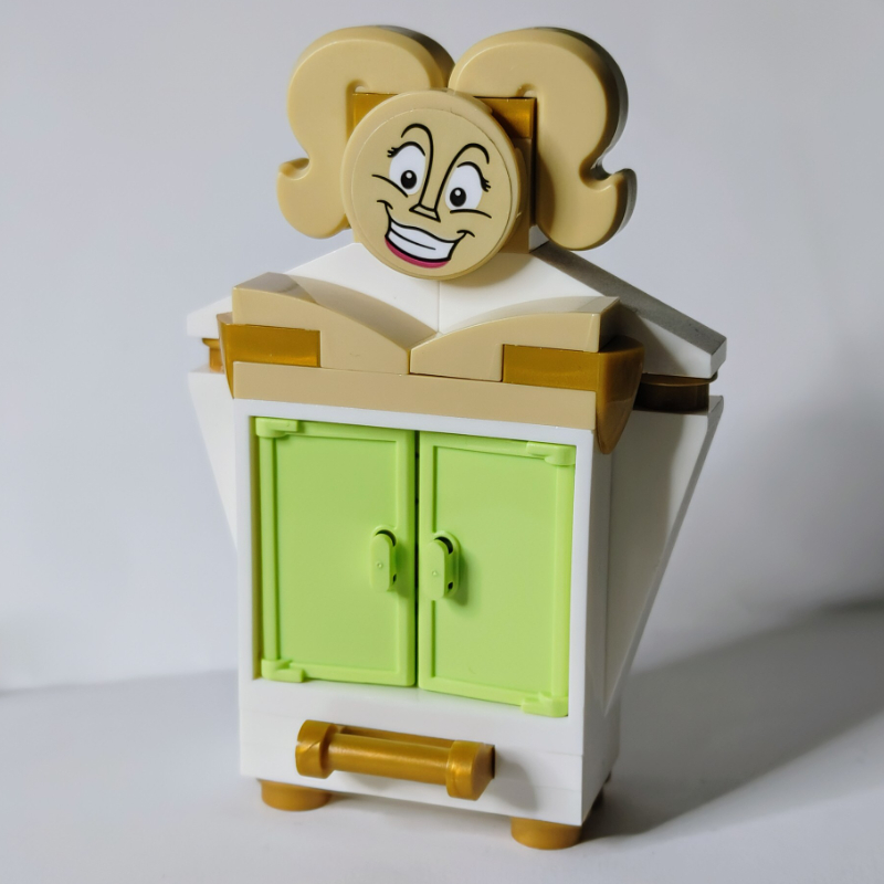 Madame de la grande bouche (wardrobe) [plaine] (Madame de la Grande Bouche (Wardrobe) [Plain])
